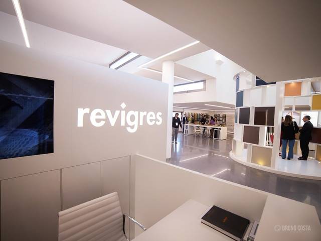 Fotografia Arquitetônica/Paisagem de Revigrés Showroom