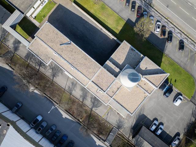 Drone de ÁLVARO SIZA VIEIRA I SHOWROOM REVIGRÉS