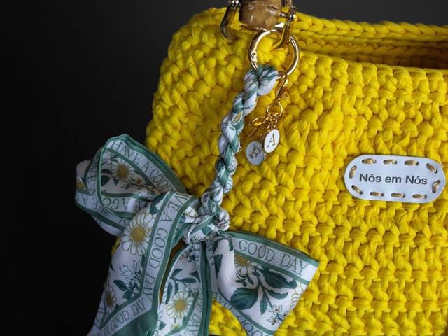 Outros de A Little Bit of Yellow
