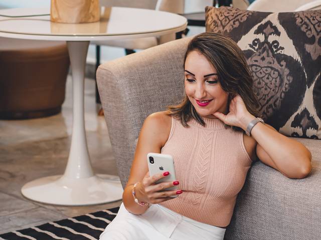 EMPRESARIAL de Letícia