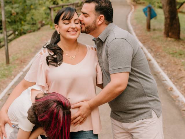 Ensaios de ensaio gestante ao ar livre e em casa: esperando Benjamin