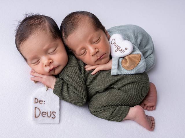 Newborn de Gêmeos Estevão e Bernardo 