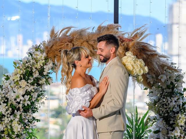 Casamento de Casamento no Espaço Lounge do Indaiá Eventos, em Itapema