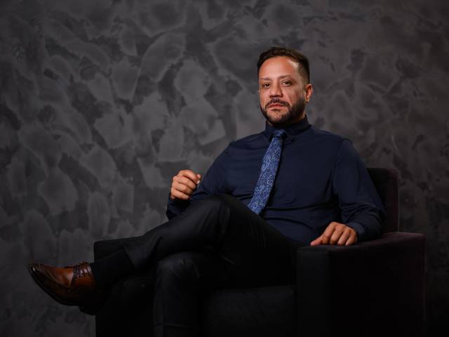 Retrato Profissional e Corporativos de Retratos de Posicionamento Profissional em Estúdio + Escritório - Advogado Dr. Pedro Almeida