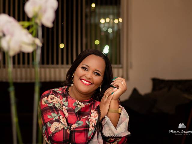 Feminino de Ensaio Nívia Caetano