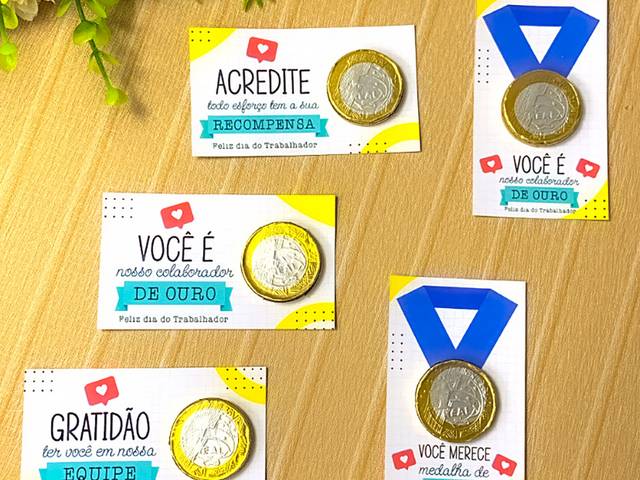 Dia do trabalhador de Card com moeda de Chocolate