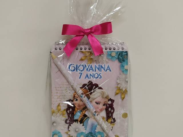 Lembrancinha de BLOQUINHO TAMANHO A6 COM CANETA OU LAPIS