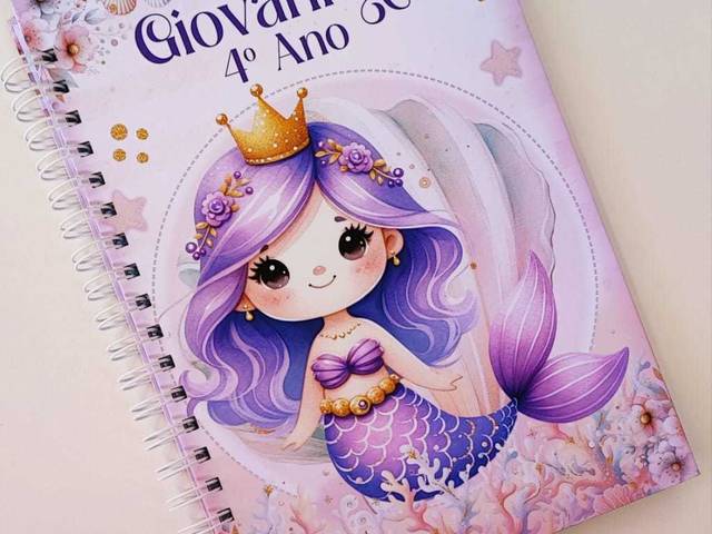 Escolar 2025 de CADERNO UNIVERSITÁRIO 80 FOLHAS