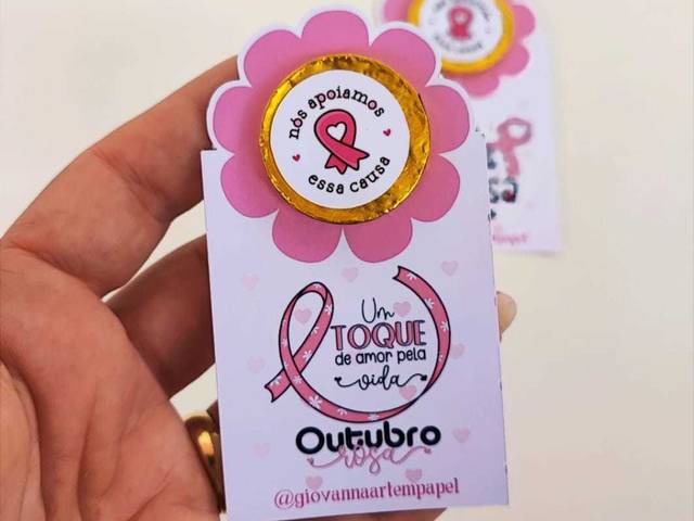 Outubro Rosa 2025 de CARD COM MOEDA DE CHOCOLATE