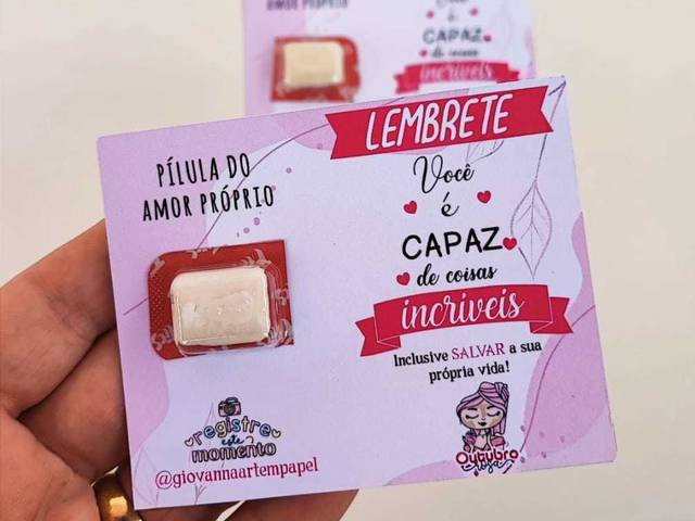 Outubro Rosa 2025 de CARD COM CHICLETE FLICS