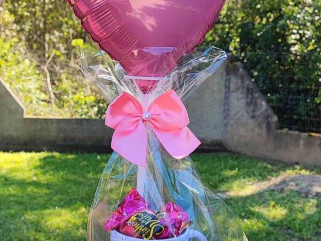 Dia das Mães 2025 de Caneca com balão e bombons