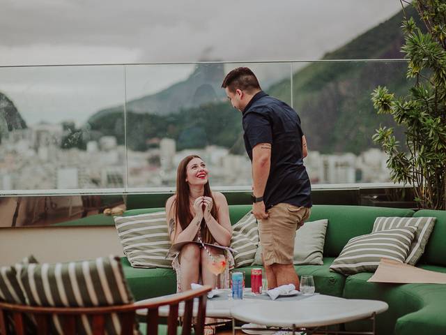 Casais de Fotografia de Pedido de Casamento no Isabel Lounge Hilton Hotel Copacabana - Rio de Janeiro - RJ | Fellipe e Glaucia