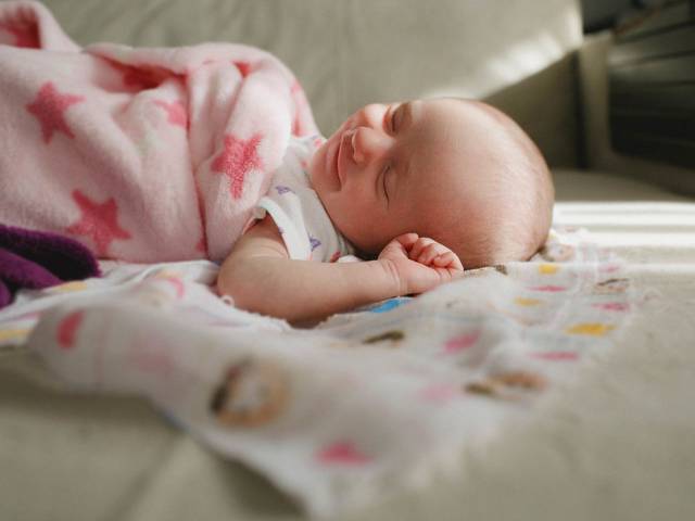 Famílias, Bebês e Crianças de Natural Newborn | Ensaio Fotográfico de Bebês no RJ Cotidiano-Poesia | Luana, Jonas e Laura