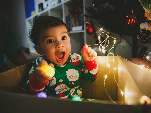 Famílias, Bebês e Crianças de Sessão Fotográfica de Natal em casa com a família | Ensaio Fotográfico no RJ Fla, Ian e Samuel 