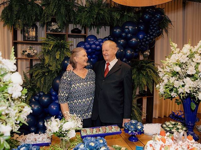 Aniversários de Adultos de Egon - 90 Anos