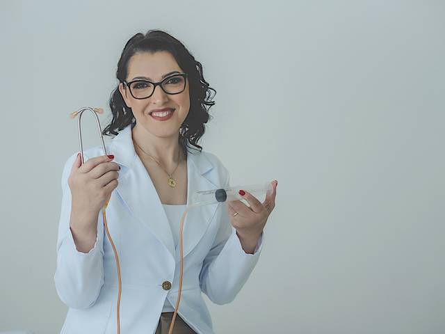 Ensaio Profissional de Kátia Georg Acupunturista