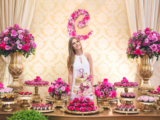 Aniversários de Adultos de Carolina - 18 Anos