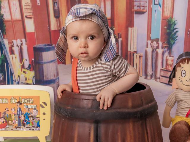 Ensaio de Bebês e Crianças de Ensaio do Lucca - Cenário do Chaves