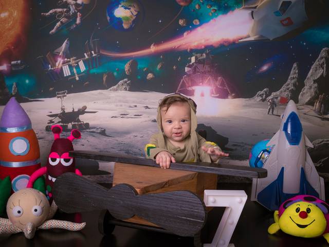 Ensaio de Bebês e Crianças de Ensaio do Matheus - Cenário de Astronauta