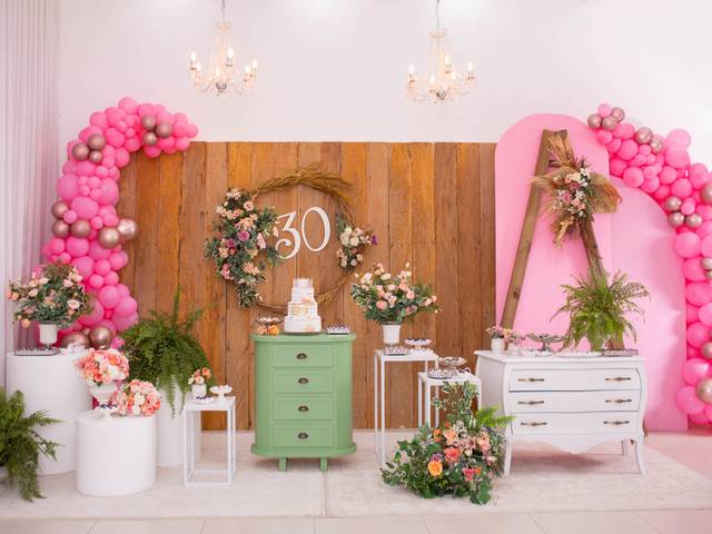 Aniversário Adulto de ALUGUEL COM DECORAÇÃO FEMININA - TRINTOU