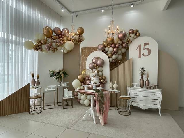 Debutantes & Teens de Aluguel Spelndore + decor - Ketlin & seus quinze anos 