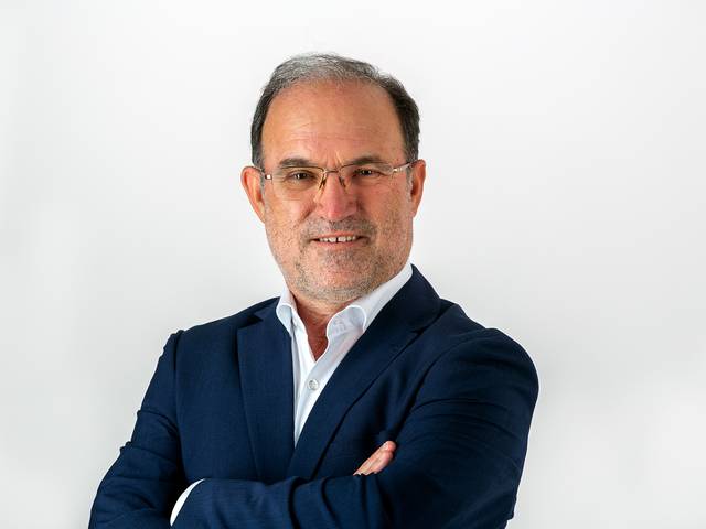 Institucional de António Curado