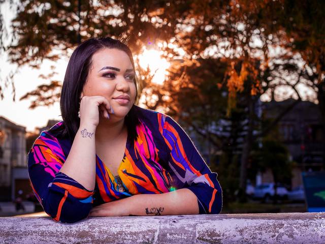 Feminino  de Ensaio externo da Rainan