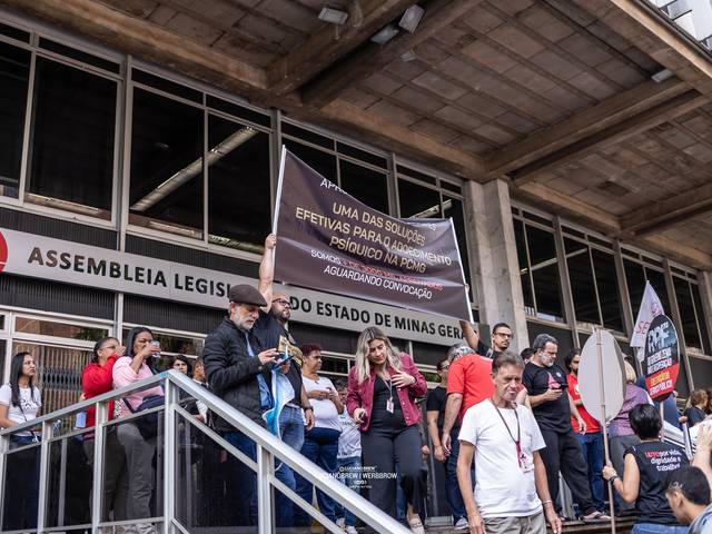 Fotojornalismo de  MANIFESTAÇÃO CONTRA PRIVATIZAÇÕES EM MG DE DIVERSOS SETORES
