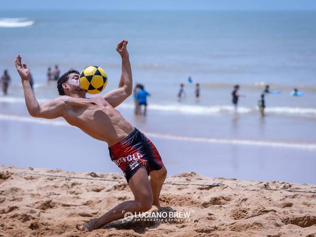 Esportes de FUTEVÔLEI NA PRAIA DE CASTELHANOS EM ANCHIETA/ES 