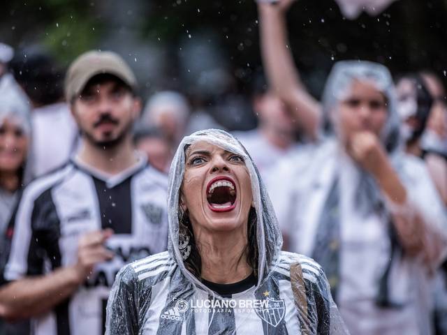 Esportes de TORCEDORES ASSISTEM ATLÉTICO/MG (BR) X BOTAFOGO/RJ (BR) - COPA LIBERTADORES 2024 - FINAL