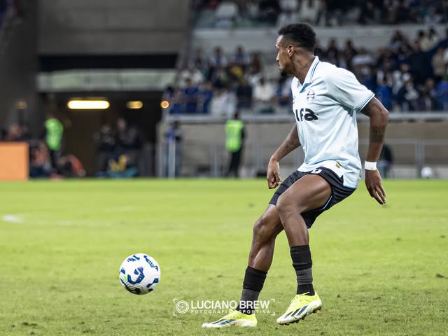 Atletas de EDENILSON - CRUZEIRO X GREMIO - CAMPEONATO BRASILEIRO SÉRIE A