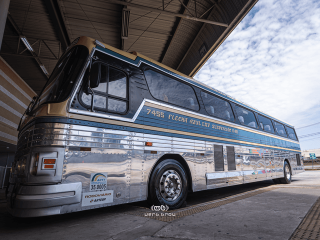Fotojornalismo de ÔNIBUS FLECHA AZUL DA COMETA ESTACIONA EM BETIM