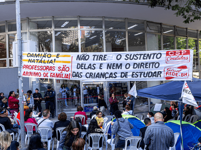 Fotojornalismo de GREVE, PROFESSORES MUNICIPAIS MONTAM ACAMPAMENTO EM BELO HORIZONTE