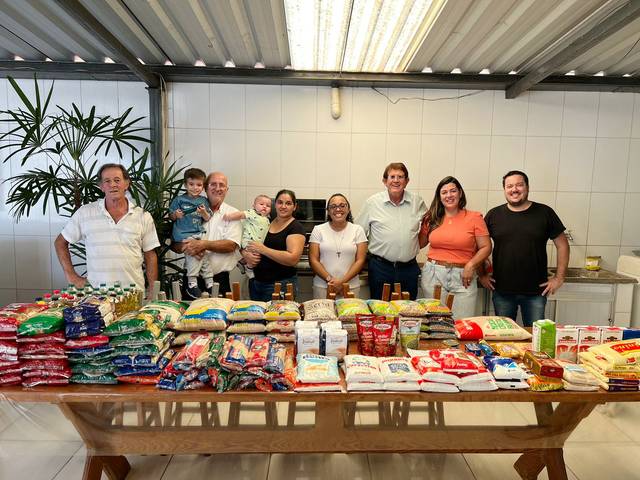 4ª Caminhada de Entrega dos alimentos arrecadados na 4ª Caminhada Via Crucis 