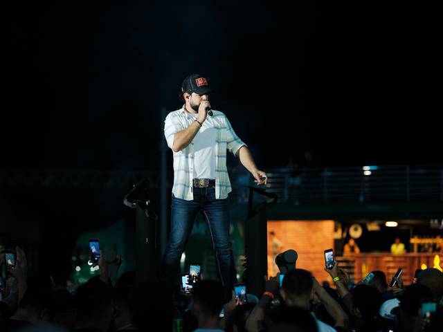 Shows de VERÃO É SHOW - CHURRASCO ON FIRE - FERNANDO & SOROCABA