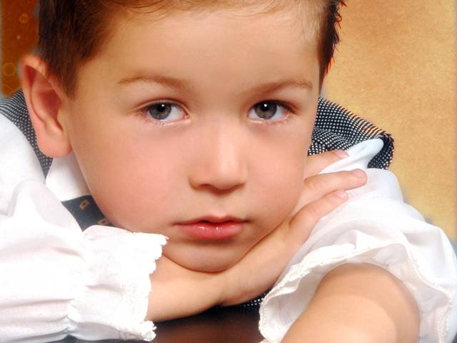 FOTOS de CRIANÇAS de Fotos de Crianças Produzidas Com Luz de Studio e Roupas de Studio Fotográfico