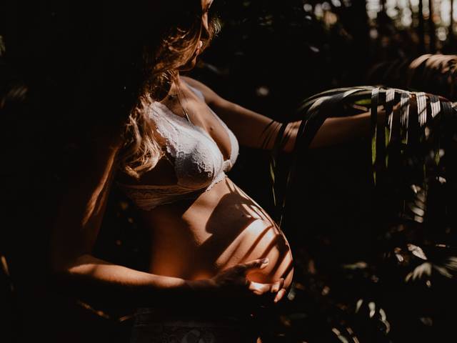 Gestante de A espera do Benjamin - Ensaio gestante em casa e natureza