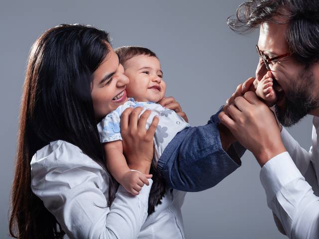 Studio de Glasiely Guimarães e Aristóteles Teobaldo com o pequeno Heitor