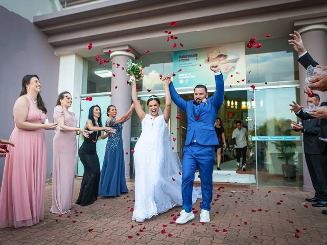 Casamentos de O Encantador Casamento de Giovana e Diego: Uma Celebração Única na Igreja Matriz e CDL Campestre