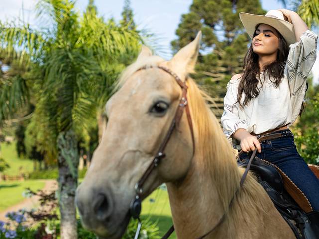 15 anos de Editorial Fashion 15 Anos da Amanda