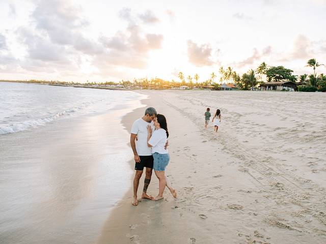 Ensaio Família de Ensaio de Família na Praia em Recife | Tiago, Mariana e Aurora