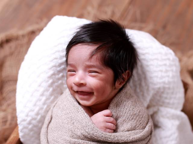 Newborn de Ensaio de Newborn do recém-nascido Miguel com 22 dias.