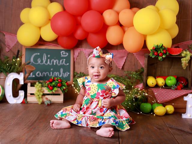 Smash The Cake de Ensaio de 1 aninho com Bolo da Celina. Smash The Cake com tema de frutas.