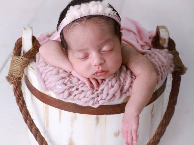 Newborn de Qual roupa os pais devem usar no ensaio de Newborn?  Book de Newborn da Anna Laura, realizado em São Paulo Capital.