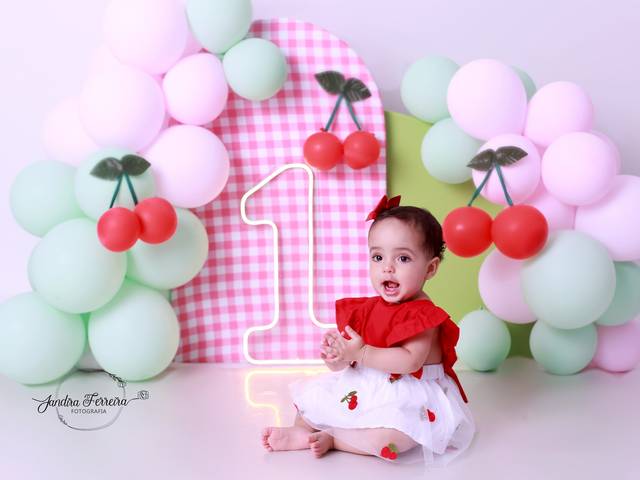 Smash The Cake de Estúdio para ensaio de Smash The Cake em São Paulo na região de Pirituba. Ensaio fotográfico de um aninho da Anna Laura.