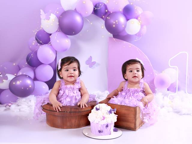 Smash The Cake de Ensaio de um aninho, com bolo em SP/São Paulo. Smash The cake de gêmeas.