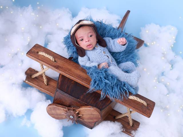 Newborn de NEWBORN é o ensaio do recém-nascido, realizado por volta dos 15 dias de vida do bebê. Nosso estúdio fotográfico, localizado em São Paulo, tem tudo o que é necessário para um lindo e seguro ensaio do recém - nascido .