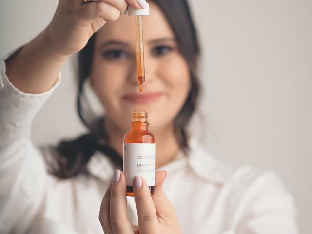 Corporativo de Karen Mendes