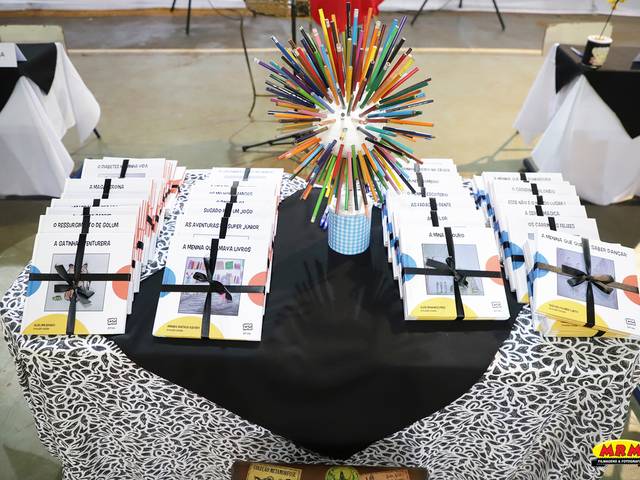 EVENTO de 1ª NOITE DE AUTÓGRAFO DO COL. EVOLUÇÃO