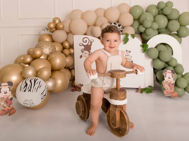 Smash the cake de Feliz primeiro ano Antony!